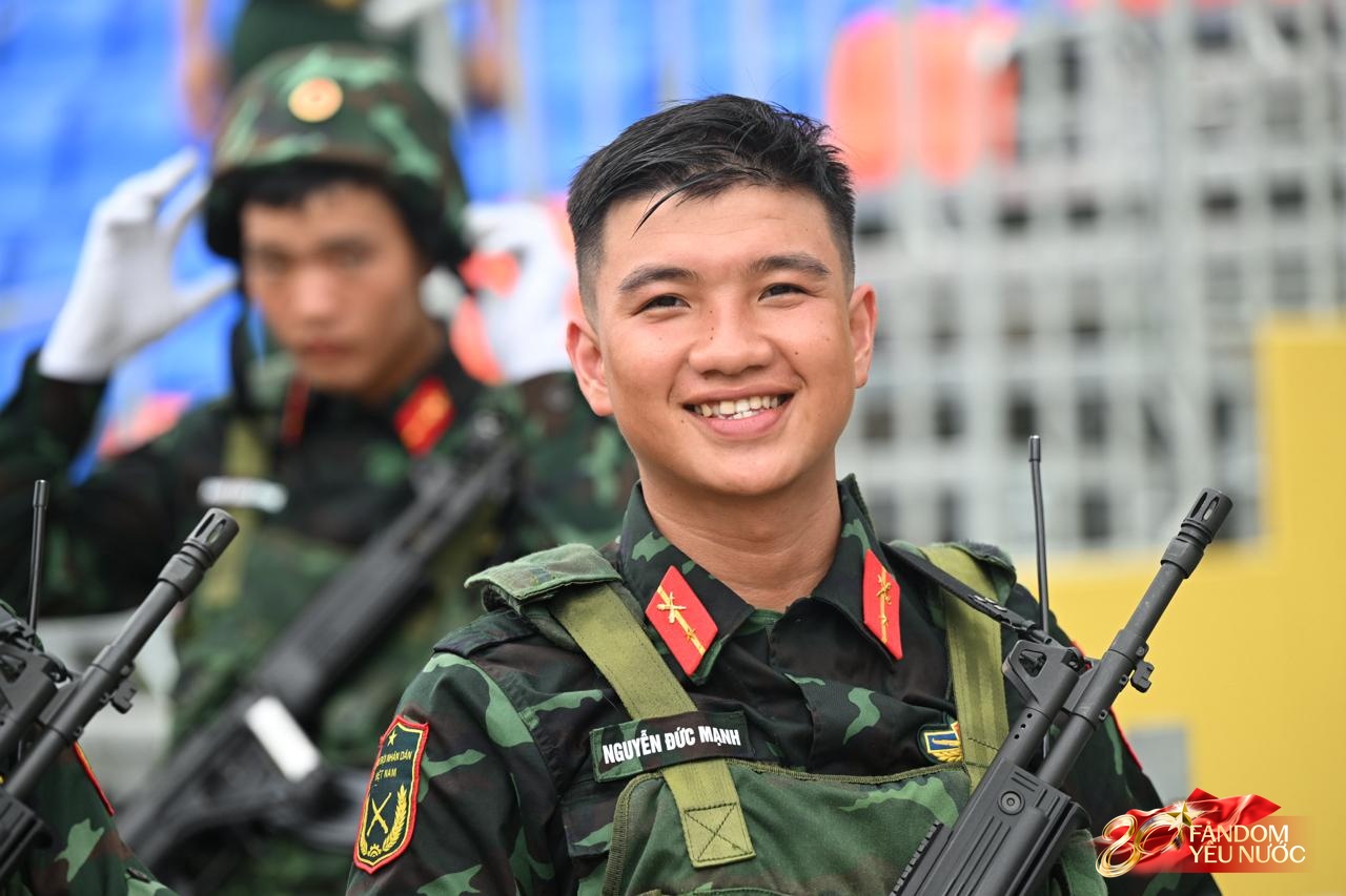 Visual căng đét của dàn chiến sĩ A80: Mướt mồ hôi vẫn toả sáng trước buổi Tổng hợp luyện đầu tiên tại Hà Nội - Ảnh 10.