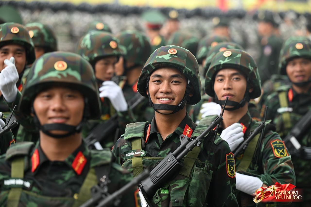 Visual căng đét của dàn chiến sĩ A80: Mướt mồ hôi vẫn toả sáng trước buổi Tổng hợp luyện đầu tiên tại Hà Nội - Ảnh 5.