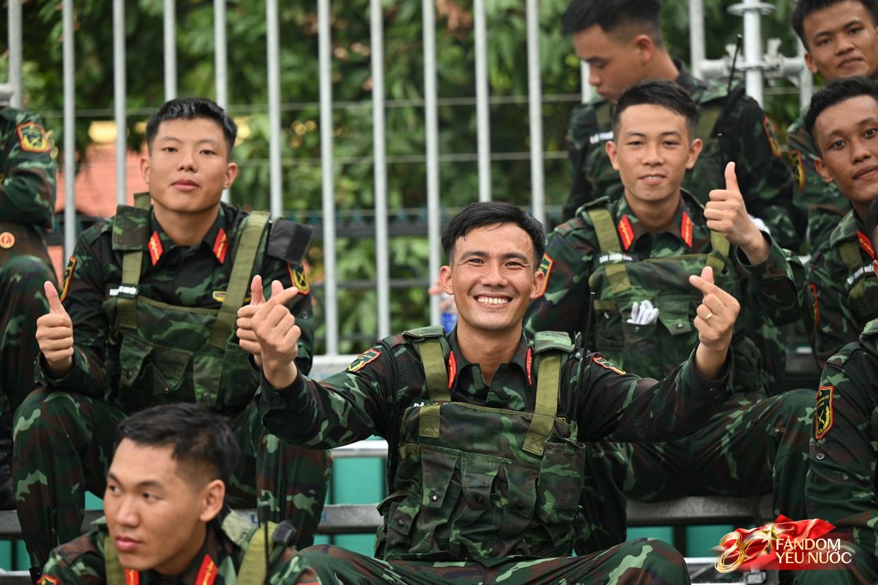 Visual căng đét của dàn chiến sĩ A80: Mướt mồ hôi vẫn toả sáng trước buổi Tổng hợp luyện đầu tiên tại Hà Nội - Ảnh 7.