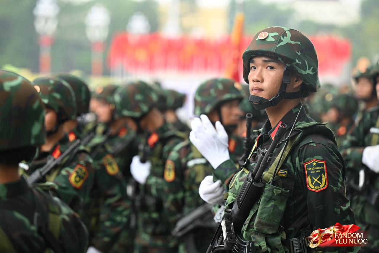 Visual căng đét của dàn chiến sĩ A80: Mướt mồ hôi vẫn toả sáng trước buổi Tổng hợp luyện đầu tiên tại Hà Nội - Ảnh 2.