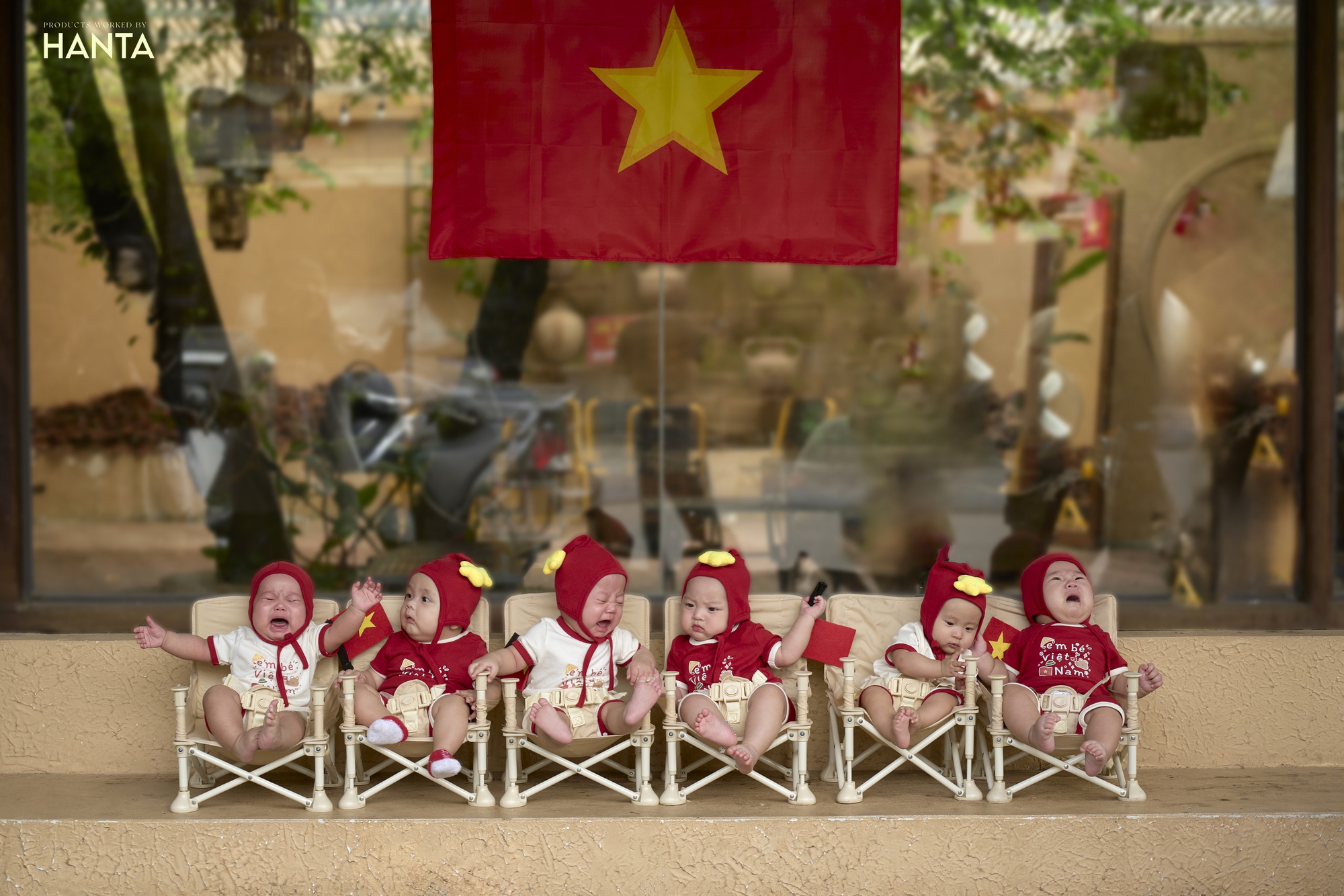 6 thiên thần tí hon diện áo cờ đỏ sao vàng siêu dễ thương: Bộ ảnh rực rỡ tình yêu đất nước, hòa vào không khí đầy tự hào, kỉ niệm 80 năm Quốc khánh 2/9- Ảnh 8.