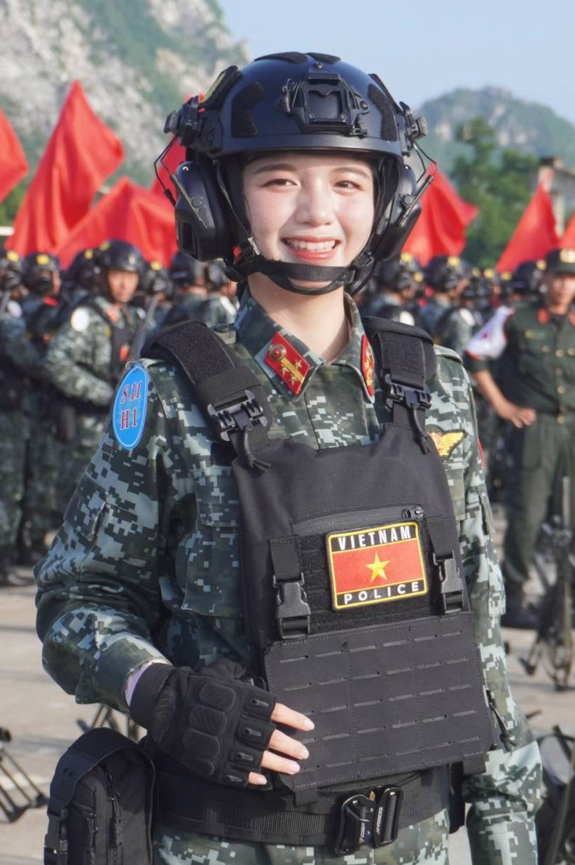 Nữ chiến sĩ đạt 1 triệu like hé lộ Nữ chiến sĩ đạt 1 triệu like hé lộ