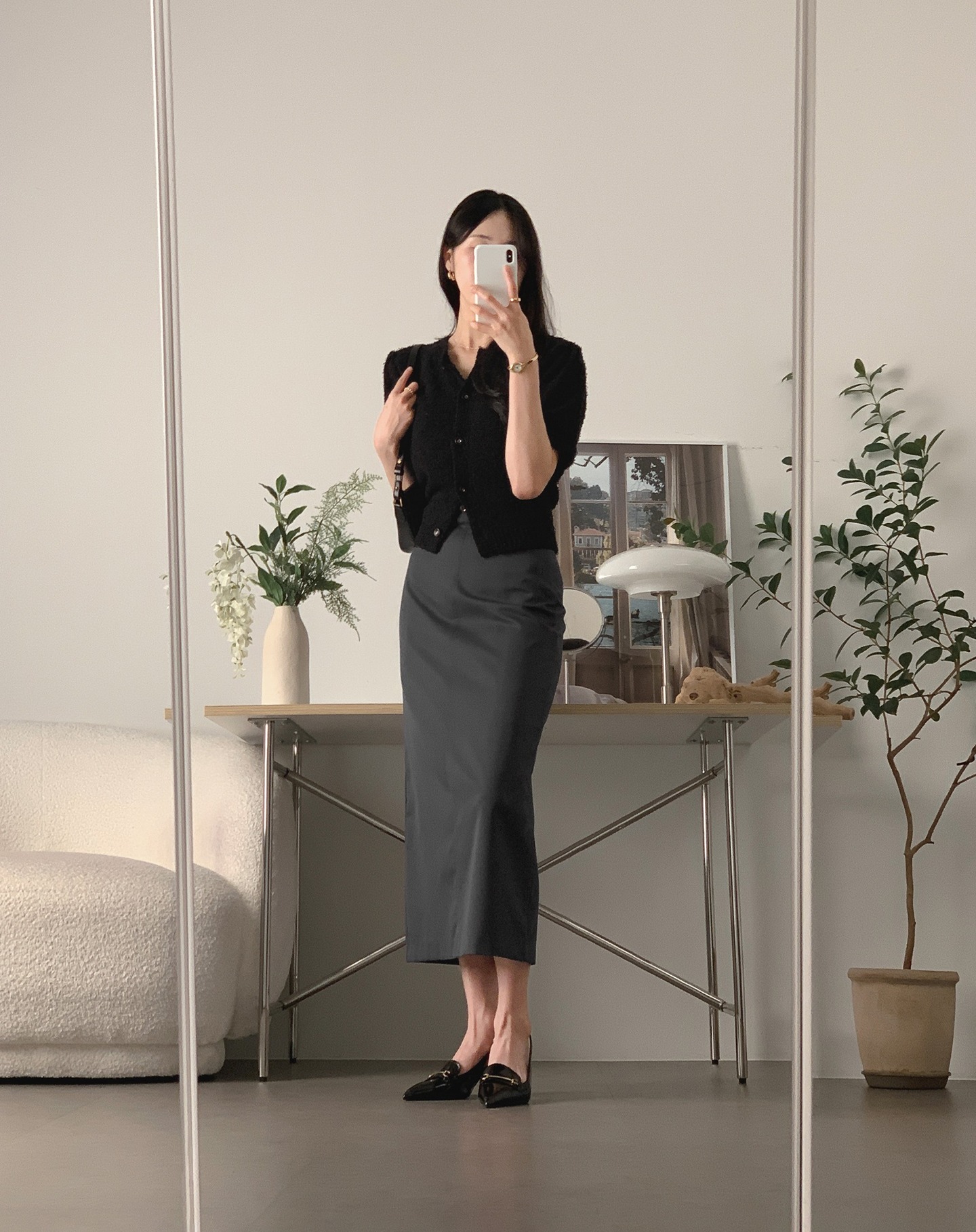 Mặc chân váy dài tới công sở: Phối đồ càng đơn giản như 10 cách này càng đẹp - Ảnh 2. Mặc chân váy dài tới công sở: Phối đồ càng đơn giản như 10 cách này càng đẹp - Ảnh 2.