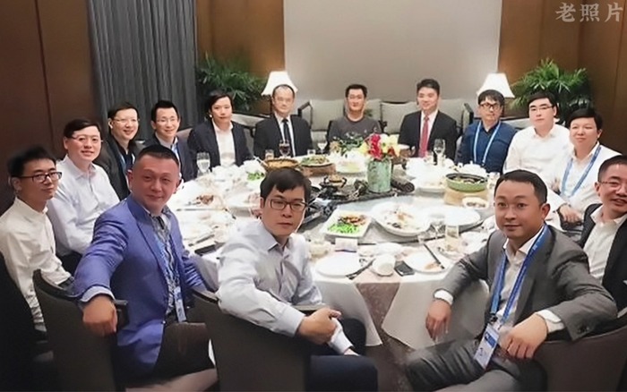 Xưa bị cười chê học dốt nhất lớp, nay họp lớp tôi bước xuống từ Lexus khiến cả bàn tiệc im bặt - Ảnh 1. Xưa bị cười chê học dốt nhất lớp, nay họp lớp tôi bước xuống từ Lexus khiến cả bàn tiệc im bặt - Ảnh 1.
