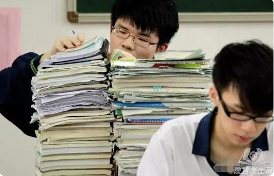 Nam sinh đỗ đại học top đầu nhưng cha mẹ vừa xem giấy báo trúng tuyển liền nói: 'Học lại còn hơn thi đậu' - Ảnh 2. Nam sinh đỗ đại học top đầu nhưng cha mẹ vừa xem giấy báo trúng tuyển liền nói: 'Học lại còn hơn thi đậu' - Ảnh 2.