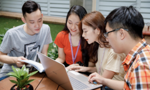 Điểm chuẩn đại học 2025: Nhiều ngành gần 10 điểm/môn, thủ khoa cũng có thể trượt - Ảnh 3. Điểm chuẩn đại học 2025: Nhiều ngành gần 10 điểm/môn, thủ khoa cũng có thể trượt - Ảnh 3.