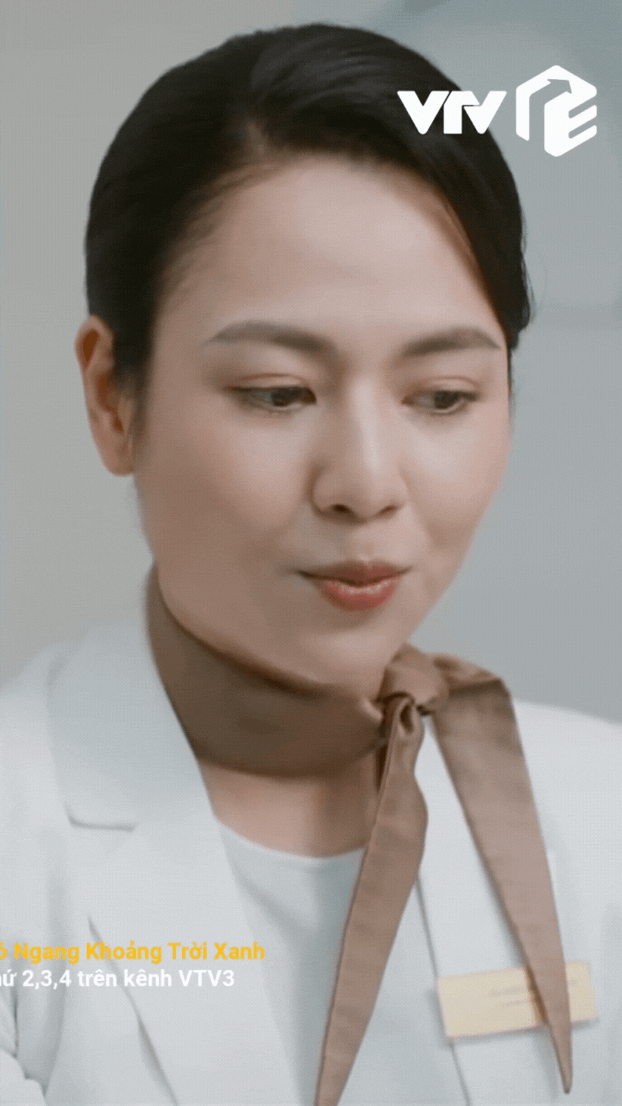 Cảnh “phú bà giả nghèo đi mua trang sức” trong Gió ngang khoảng trời xanh: Bản gốc xem đã bao nhiêu, bản remake bị chê nhiều bấy nhiêu- Ảnh 5. Cảnh “phú bà giả nghèo đi mua trang sức” trong Gió ngang khoảng trời xanh: Bản gốc xem đã bao nhiêu, bản remake bị chê nhiều bấy nhiêu- Ảnh 5.