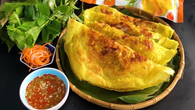 Món bánh đặc sản Việt lên đài Hàn Quốc: Du khách nhận xét "Giờ tôi đã hiểu vì sao nó lại được yêu thích!" - Ảnh 3. Món bánh đặc sản Việt lên đài Hàn Quốc: Du khách nhận xét "Giờ tôi đã hiểu vì sao nó lại được yêu thích!" - Ảnh 3.