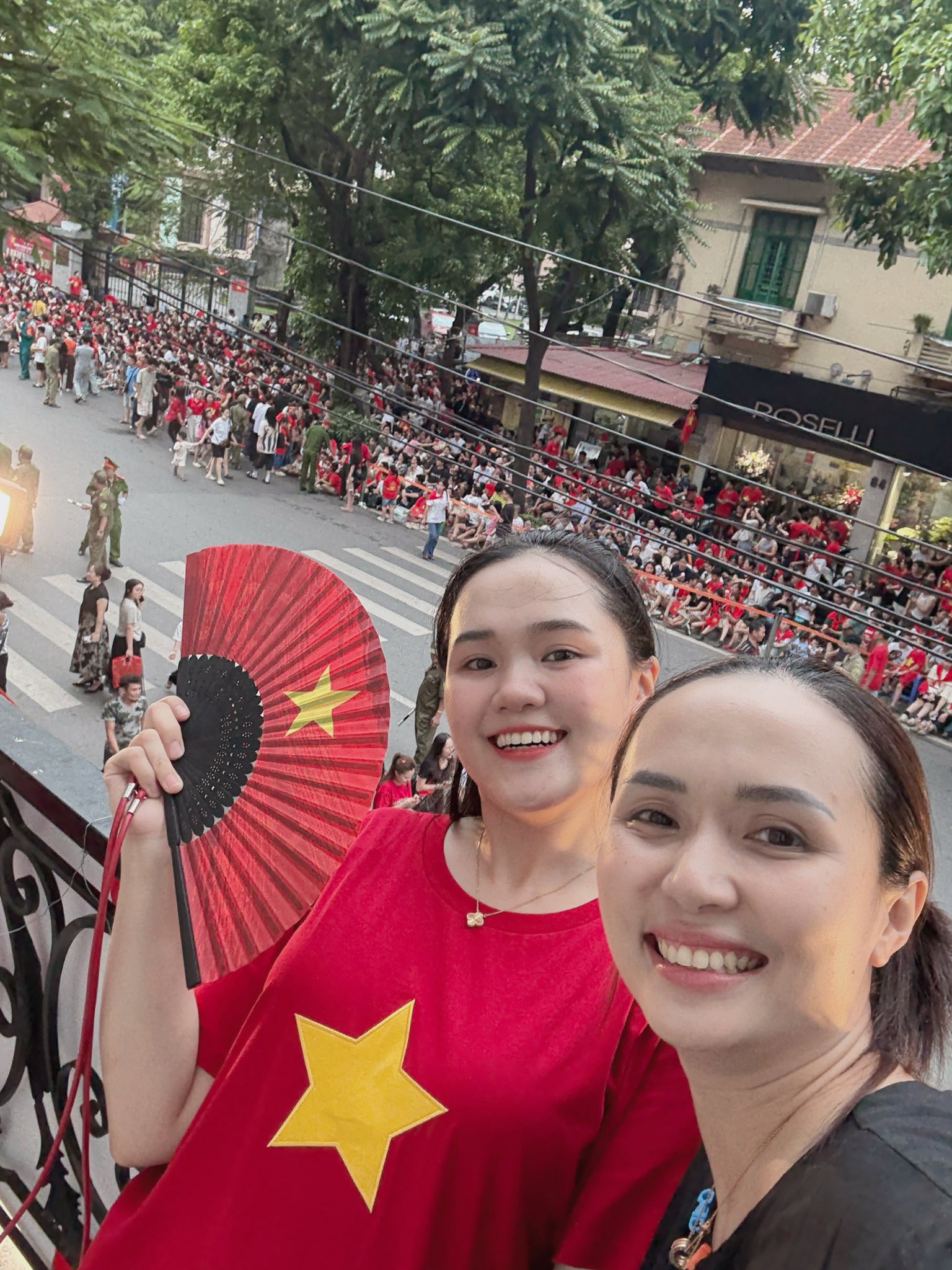 &quot;Còn tổng hợp luyện A80 em còn mở quầy&quot;,vợ Duy Mạnh phát 700 cây kem, bánh mì tại nhà mặt phố 6 tầng hôm nay! - Ảnh 3.