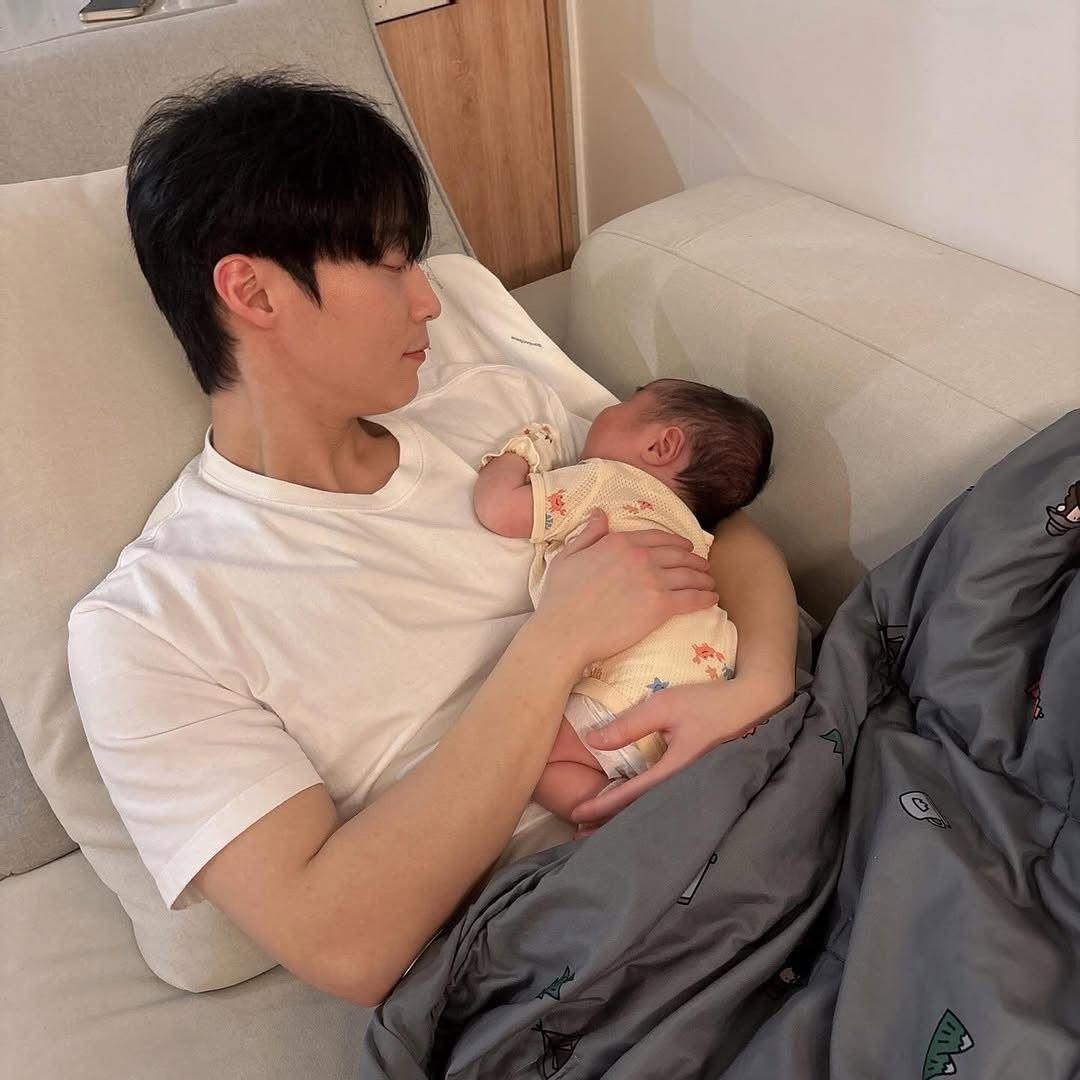 Bảng chi tiêu viết tay của ông bố 21 tuổi khiến nhiều người “mắt tròn mắt dẹt” - Ảnh 2. Bảng chi tiêu viết tay của ông bố 21 tuổi khiến nhiều người “mắt tròn mắt dẹt” - Ảnh 2.