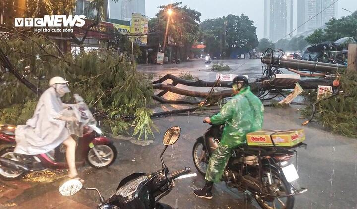 Chuyên gia: Bão số 5 Kajiki mạnh lên cấp 14, có thể tương đương bão Yagi khi đổ bộ - Ảnh 2. Chuyên gia: Bão số 5 Kajiki mạnh lên cấp 14, có thể tương đương bão Yagi khi đổ bộ - Ảnh 2.