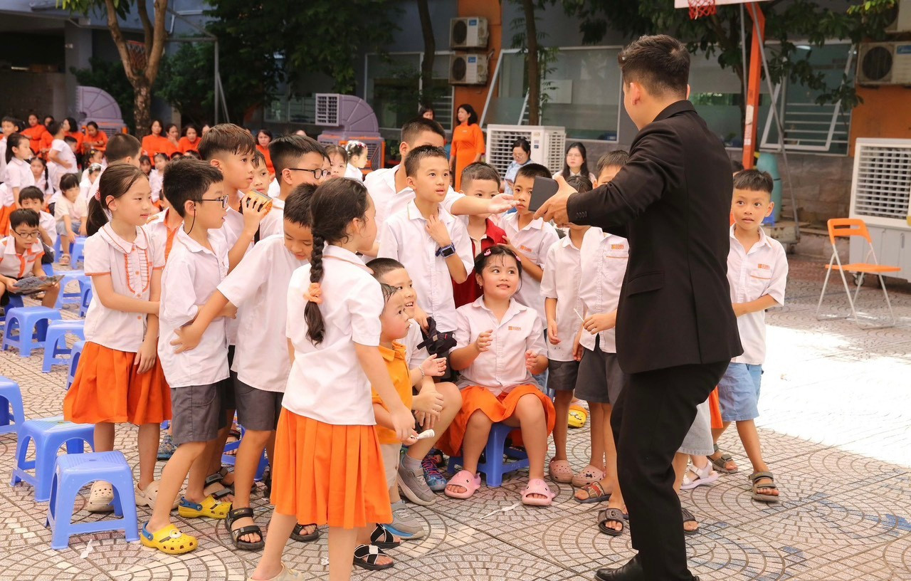 Liên tiếp trường học tuyển sinh chui: Chế tài xử phạt quá nhẹ? - Ảnh 1. Liên tiếp trường học tuyển sinh chui: Chế tài xử phạt quá nhẹ? - Ảnh 1.