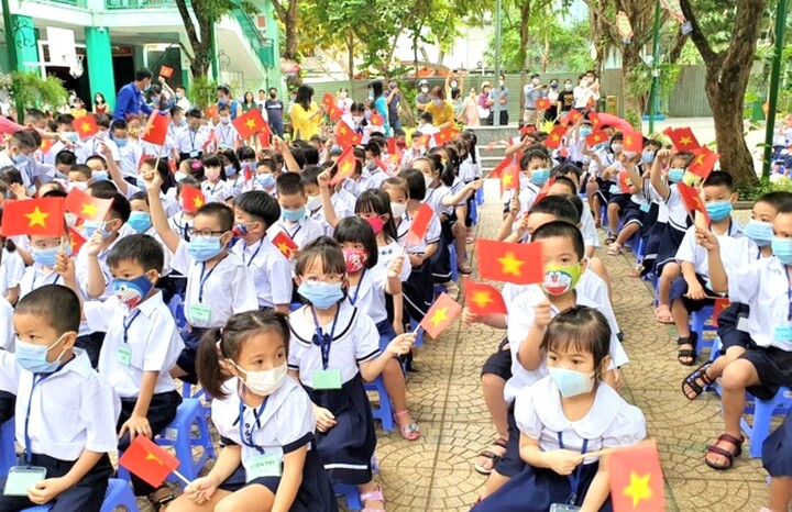 Nhiều tỉnh Bắc Trung Bộ lùi thời gian tựu trường vì bão số 5 - Ảnh 1.