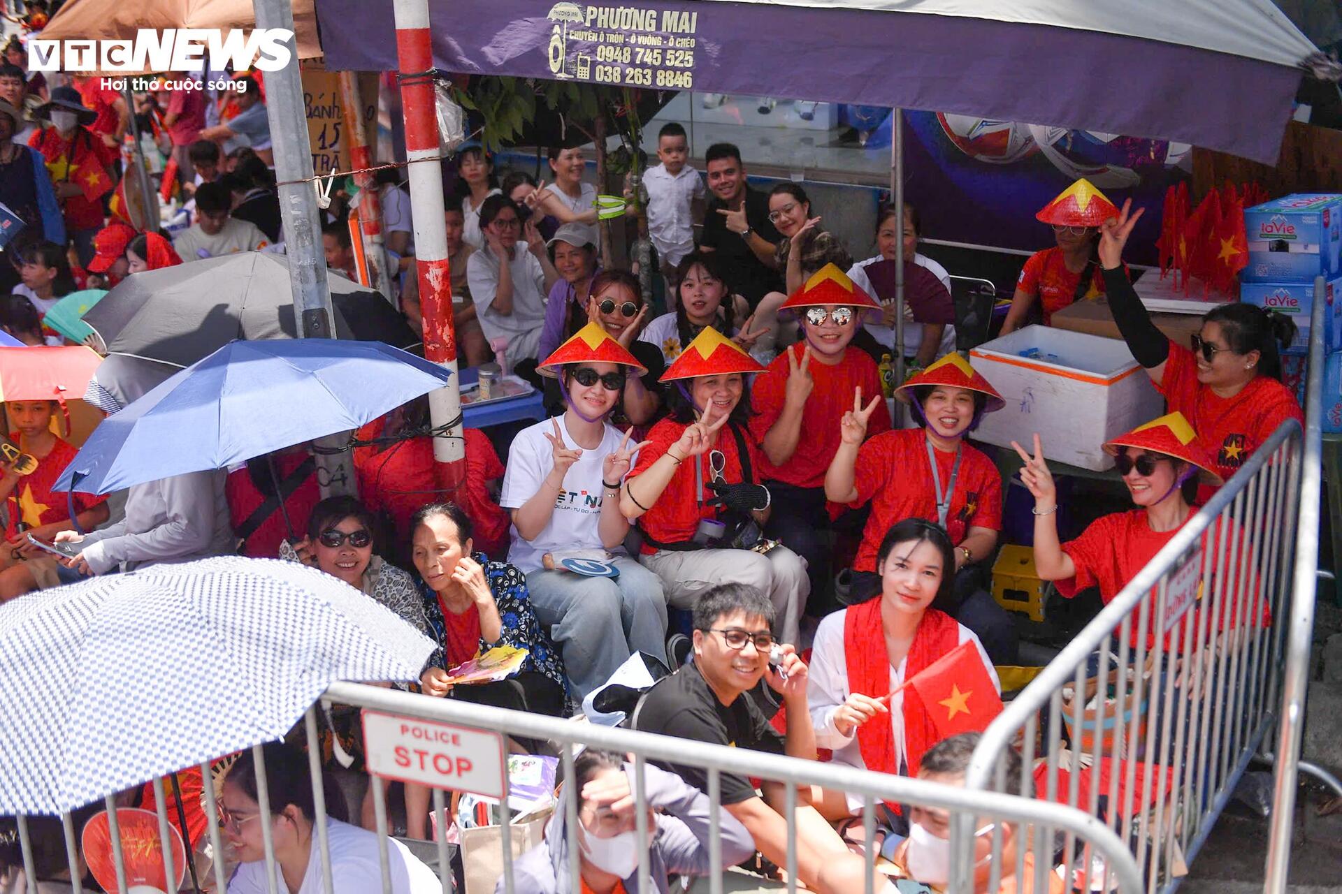 dan-trai-chieu-ngoi-doi-16-tieng-cho-xem-tong-hop-luyen-a80-7-13054122-1756025799119-175602579925484931291.jpg