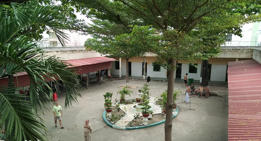 Cựu trưởng phòng thanh tra tỉnh được hưởng tình tiết giảm nhẹ nhờ 'lá bùa' vợ mua - Ảnh 2. Cựu trưởng phòng thanh tra tỉnh được hưởng tình tiết giảm nhẹ nhờ 'lá bùa' vợ mua - Ảnh 2.