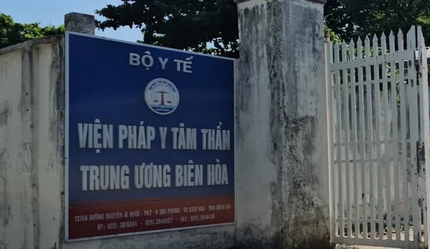 Cựu trưởng phòng thanh tra tỉnh được hưởng tình tiết giảm nhẹ nhờ 'lá bùa' vợ mua - Ảnh 1. Cựu trưởng phòng thanh tra tỉnh được hưởng tình tiết giảm nhẹ nhờ 'lá bùa' vợ mua - Ảnh 1.
