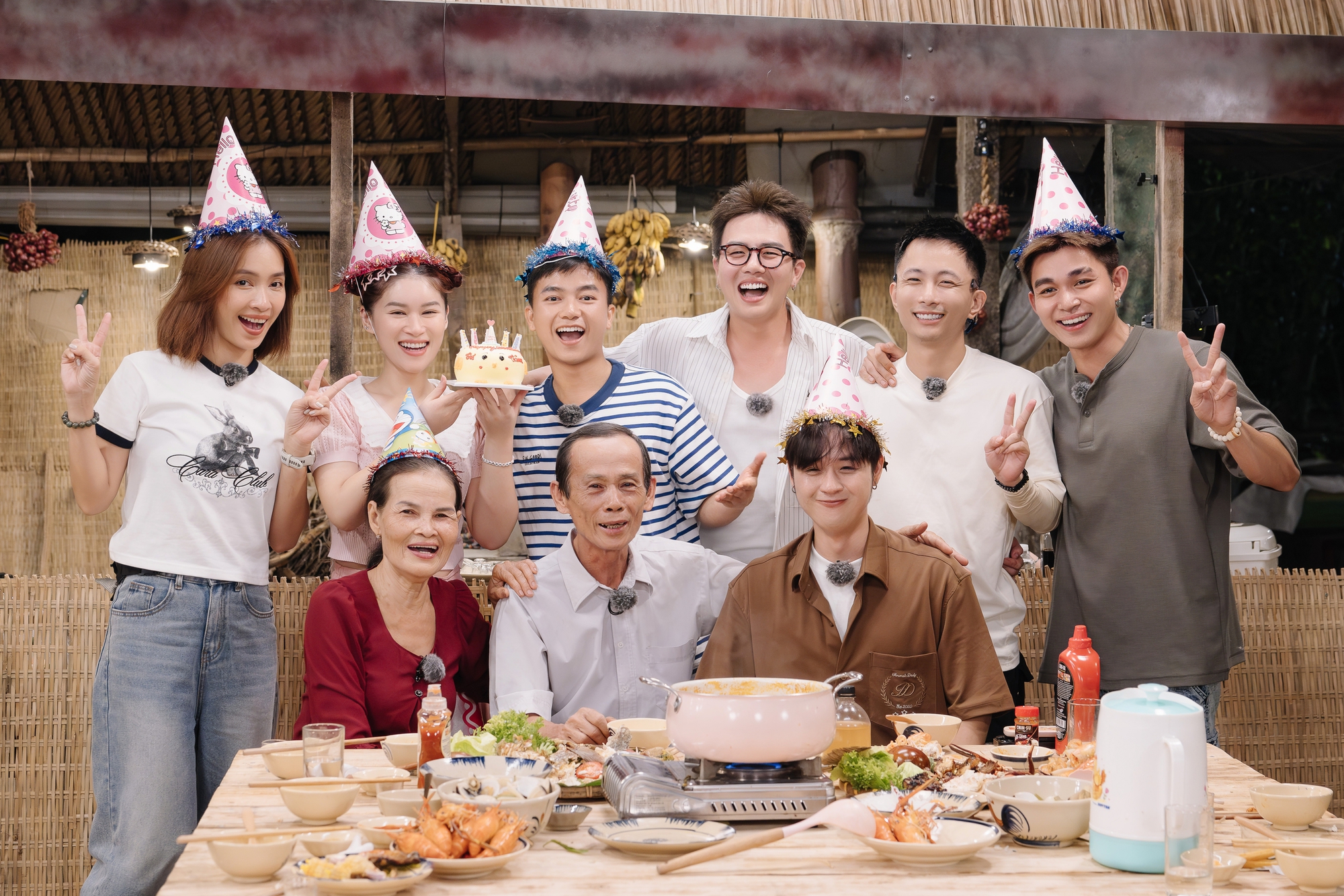 13-bua-toi-chia-tay-mien-tay-va-to-chuc-sinh-nhat-bat-ngo-cho-tu-tam-1756024738029853193760-17560875962741043209673-1756106219256-17561062255652083061384.jpg