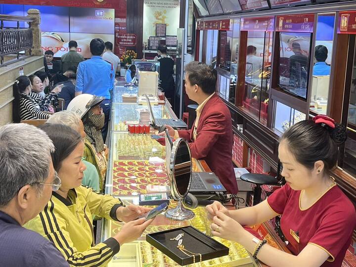 Giá vàng miếng lập đỉnh lịch sử mới - Ảnh 1.