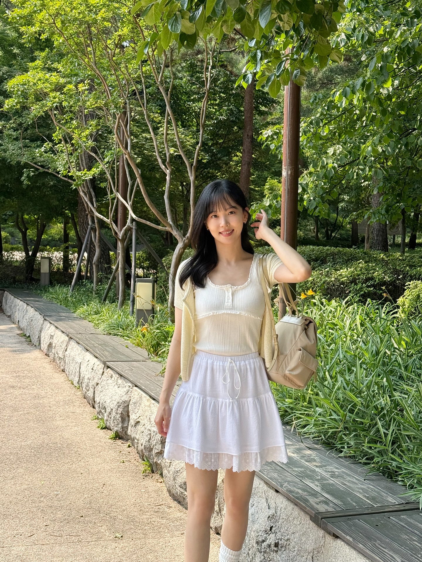 "Kỳ ph&ugrave;ng địch thủ" của Yoona: 36 tuổi m&agrave; trẻ trung như 26, style thường ng&agrave;y rất xinh tươi - Ảnh 6.