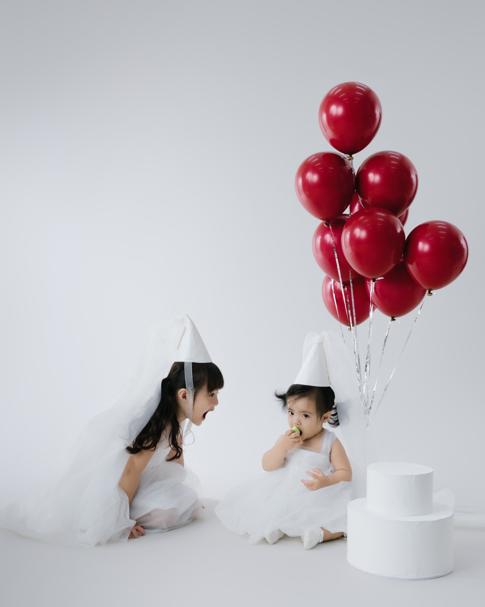 Công chúa út Hannie nhà Ông Cao Thắng tròn 1 tuổi mà tóc dài xinh chẳng kém gì chị Winnie: Sao mà mẹ Đông Nhi đẻ khéo quá vậy?- Ảnh 8. Công chúa út Hannie nhà Ông Cao Thắng tròn 1 tuổi mà tóc dài xinh chẳng kém gì chị Winnie: Sao mà mẹ Đông Nhi đẻ khéo quá vậy?- Ảnh 8.