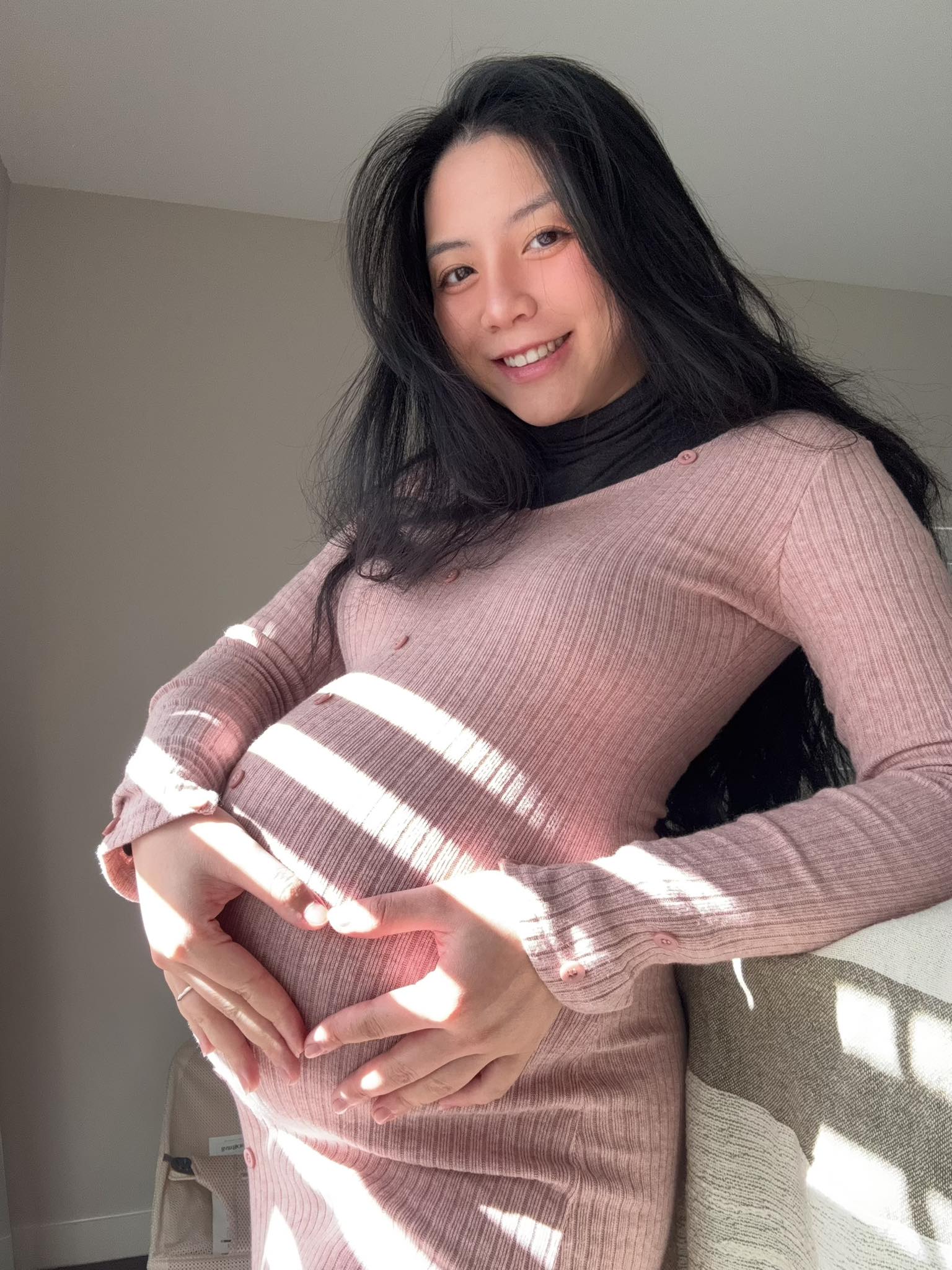 Đặng Tiểu Tô Sa đăng ảnh kể chuyện em bé mãi không chịu ra, đến nỗi "anh trai" Erik cũng phải sốt ruột giùm- Ảnh 2. Đặng Tiểu Tô Sa đăng ảnh kể chuyện em bé mãi không chịu ra, đến nỗi "anh trai" Erik cũng phải sốt ruột giùm- Ảnh 2.