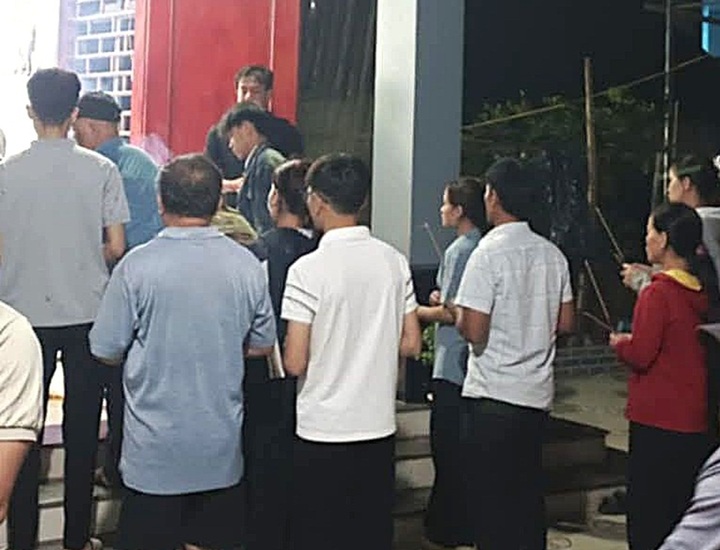 Gia cố mái nhà chống bão, 3 người ở Nghệ An bị điện giật thương vong - Ảnh 1. Gia cố mái nhà chống bão, 3 người ở Nghệ An bị điện giật thương vong - Ảnh 1.