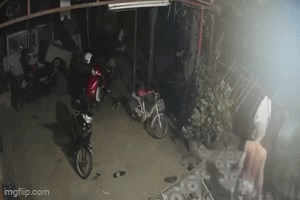 Camera vụ đối tượng dùng kiếm đâm em dâu, tấn công lực lượng công an ở Thái Nguyên - Ảnh 2.