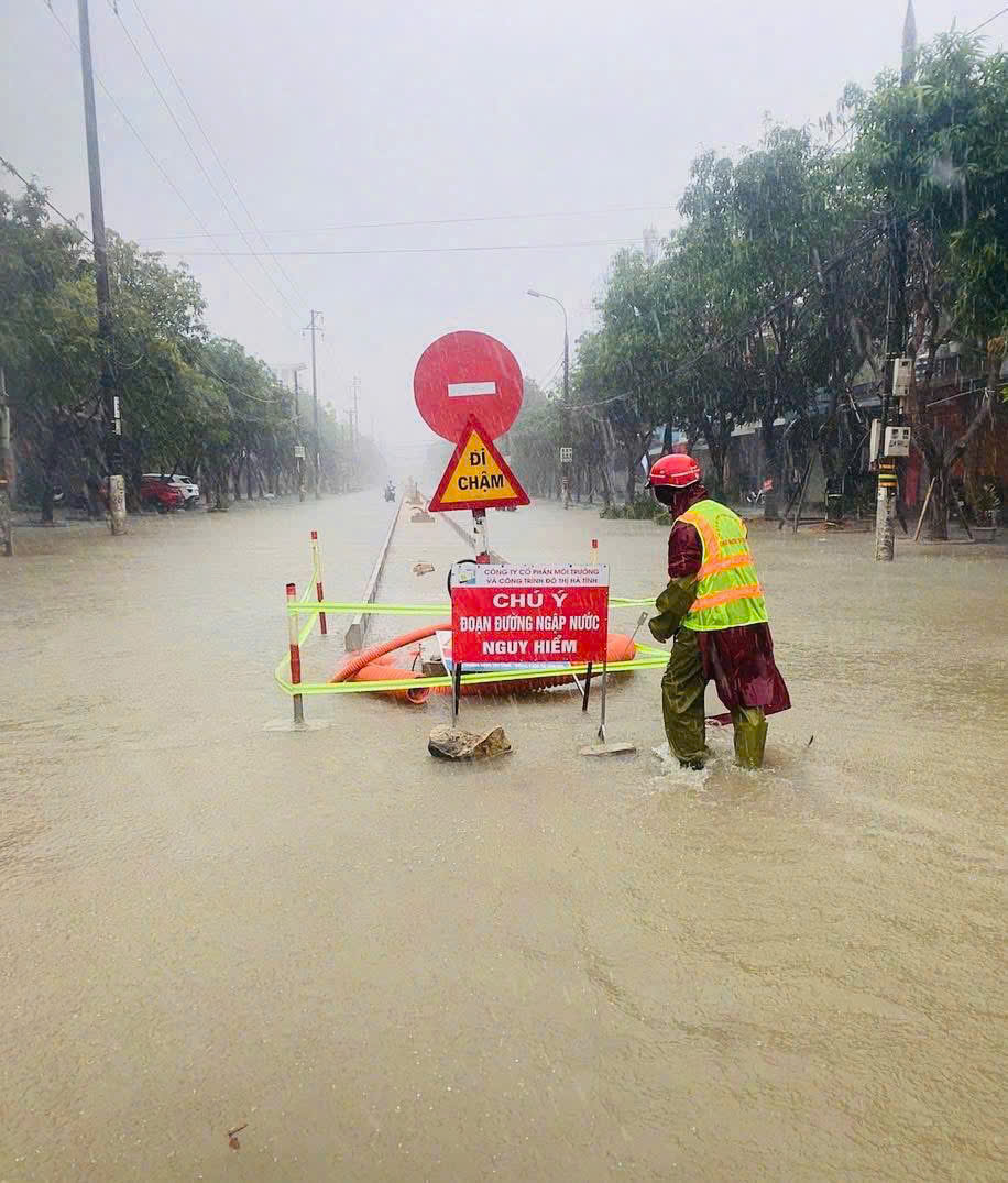 Bão số 5 ( Kajiki ) gây mưa lớn , gió mạnh tại Hà Tĩnh - Ảnh 3. Bão số 5 ( Kajiki ) gây mưa lớn , gió mạnh tại Hà Tĩnh - Ảnh 3.