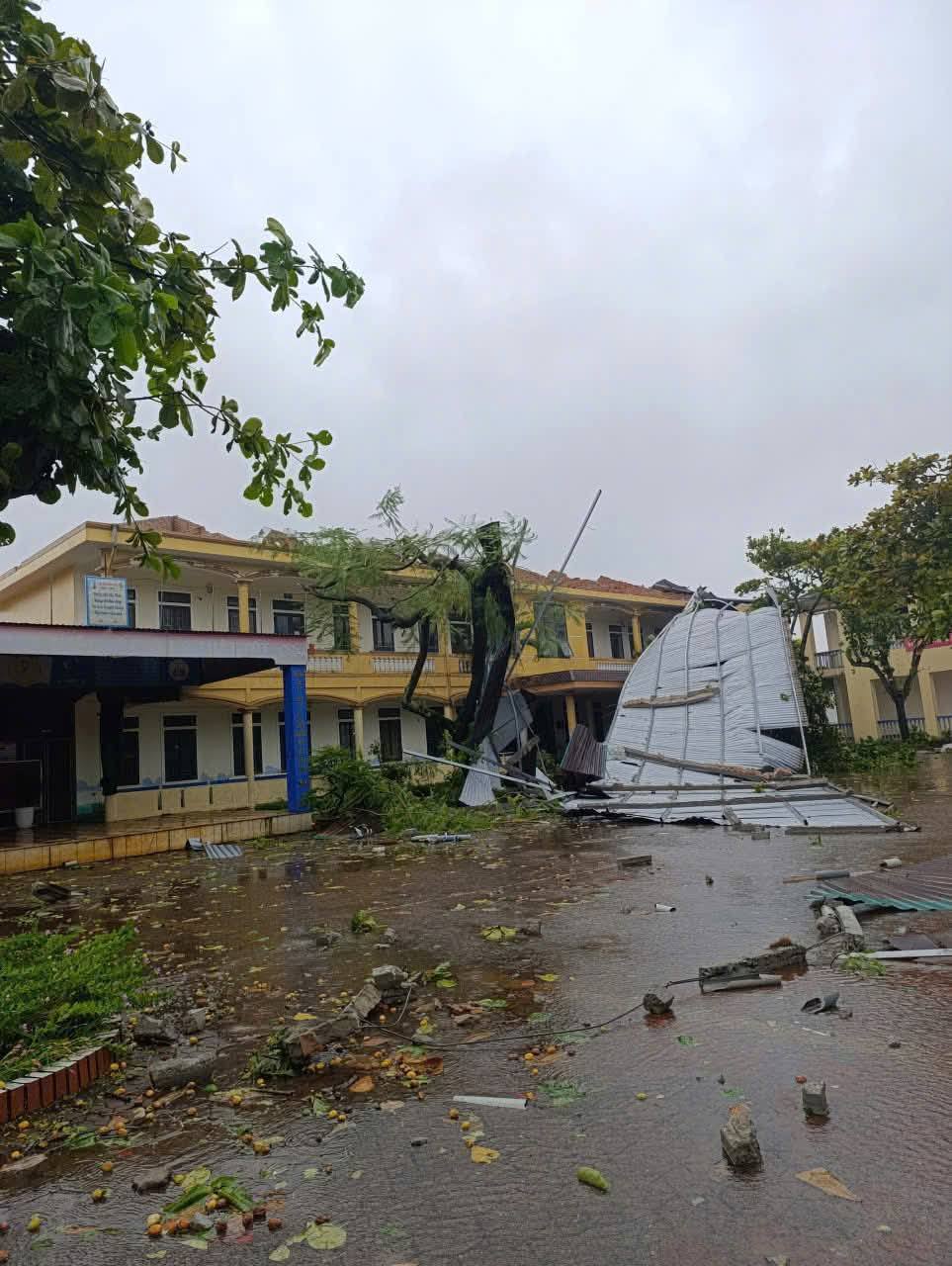 Bão số 5 ( Kajiki ) gây mưa lớn , gió mạnh tại Hà Tĩnh - Ảnh 5. Bão số 5 ( Kajiki ) gây mưa lớn , gió mạnh tại Hà Tĩnh - Ảnh 5.