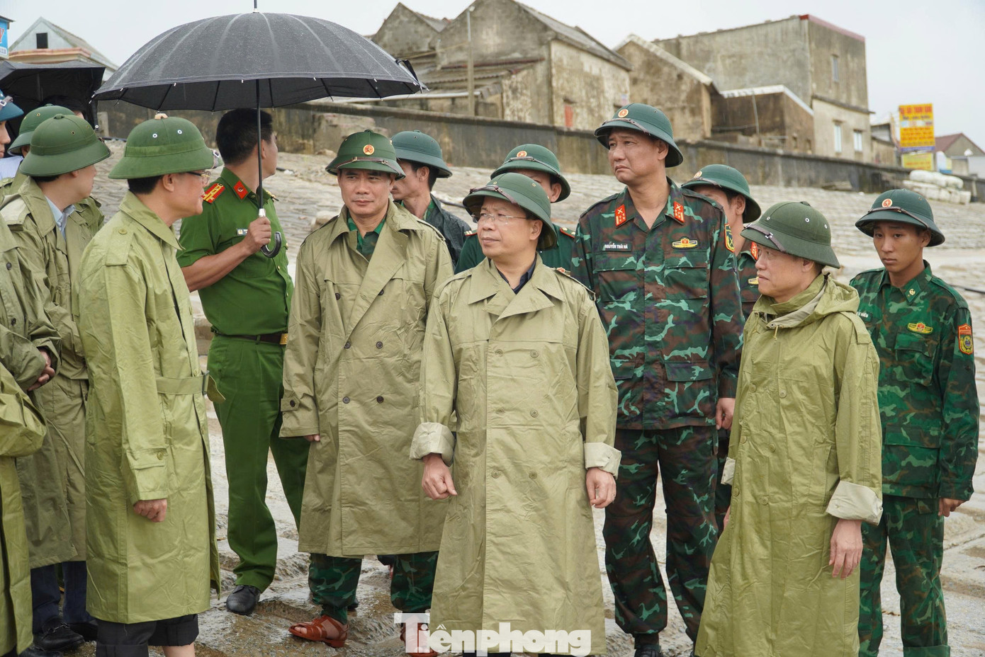 'Bão đến là phải đi, chỉ sợ trở về chẳng còn nhà cửa' - Ảnh 5. 'Bão đến là phải đi, chỉ sợ trở về chẳng còn nhà cửa' - Ảnh 5.