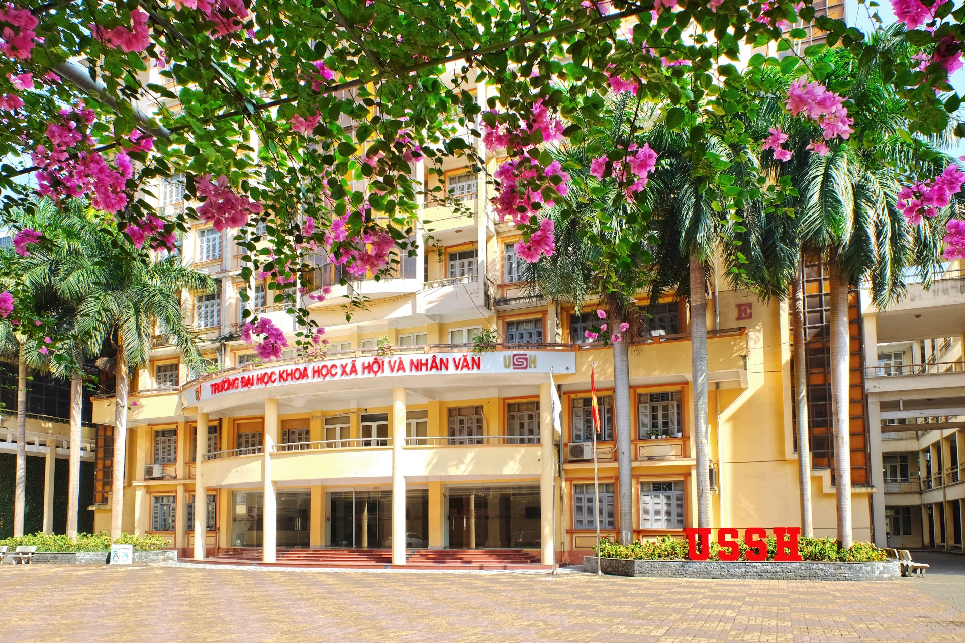 Toàn cảnh điểm chuẩn đại học năm 2025: Sư phạm tiếp tục giữ vững &quot;ngôi vương&quot;, kinh tế nhiều biến động! - Ảnh 5.