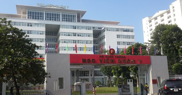 Toàn cảnh điểm chuẩn đại học năm 2025: Sư phạm tiếp tục giữ vững &quot;ngôi vương&quot;, kinh tế nhiều biến động! - Ảnh 4.