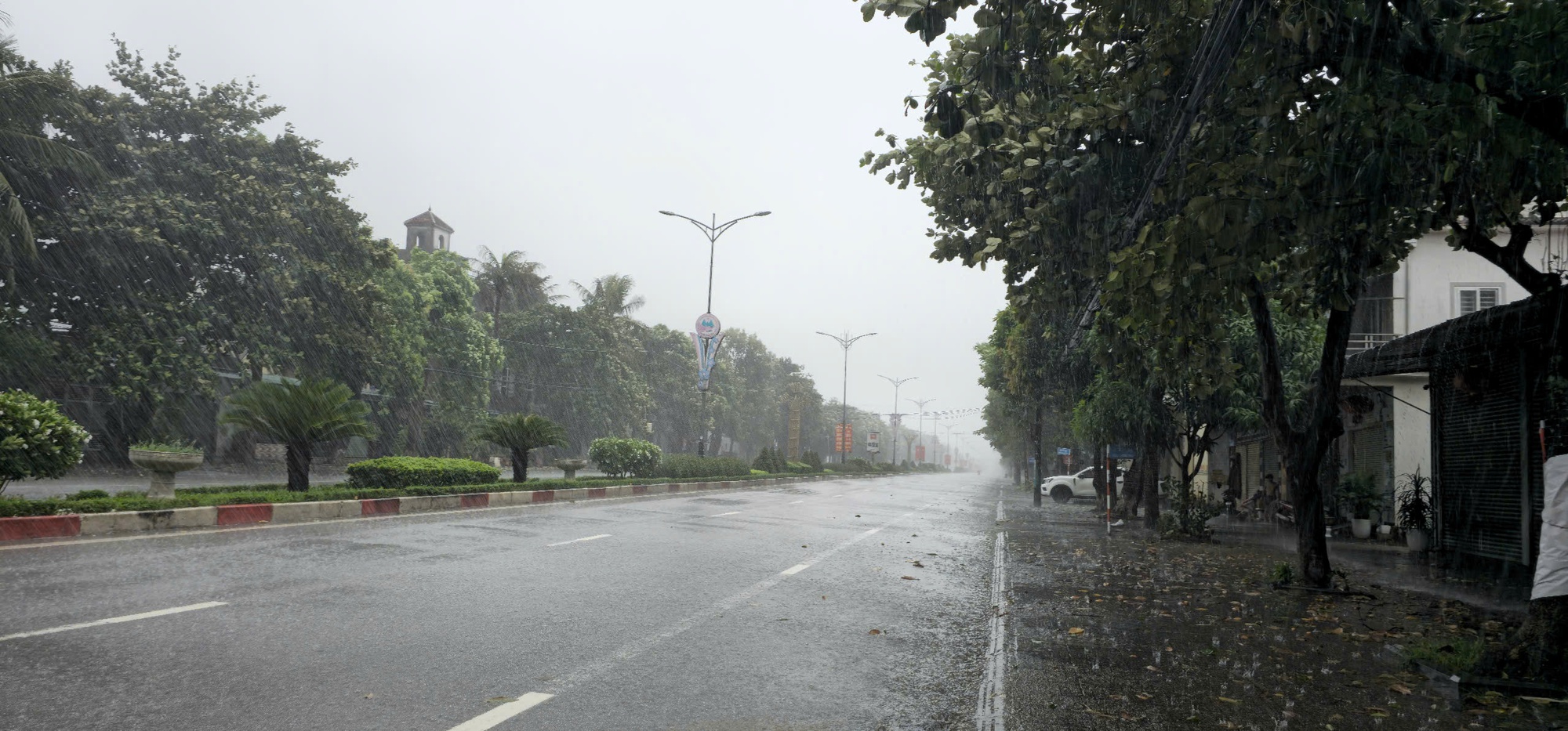 Bão số 5 ( Kajiki ) gây mưa lớn , gió mạnh tại Hà Tĩnh - Ảnh 4. Bão số 5 ( Kajiki ) gây mưa lớn , gió mạnh tại Hà Tĩnh - Ảnh 4.
