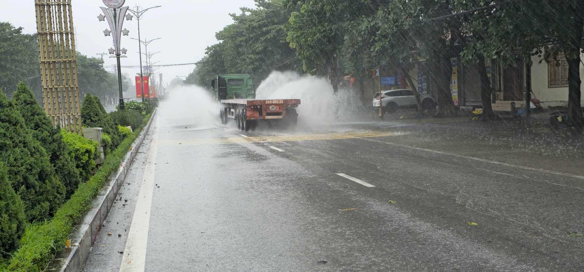 Bão số 5 ( Kajiki ) gây mưa lớn , gió mạnh tại Hà Tĩnh - Ảnh 2. Bão số 5 ( Kajiki ) gây mưa lớn , gió mạnh tại Hà Tĩnh - Ảnh 2.