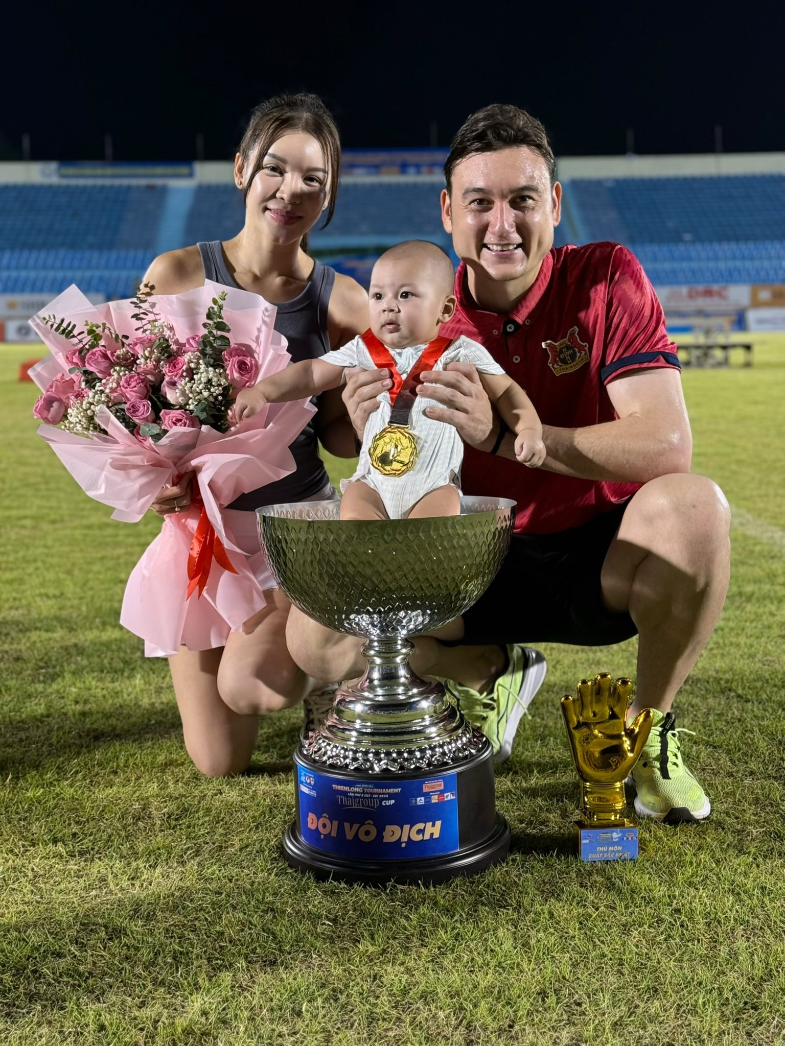 Thủ môn Lâm Tây tặng đồng hồ kim cương trăm triệu cho nàng WAG nóng bỏng nhất làng bóng đá- Ảnh 4. Thủ môn Lâm Tây tặng đồng hồ kim cương trăm triệu cho nàng WAG nóng bỏng nhất làng bóng đá- Ảnh 4.