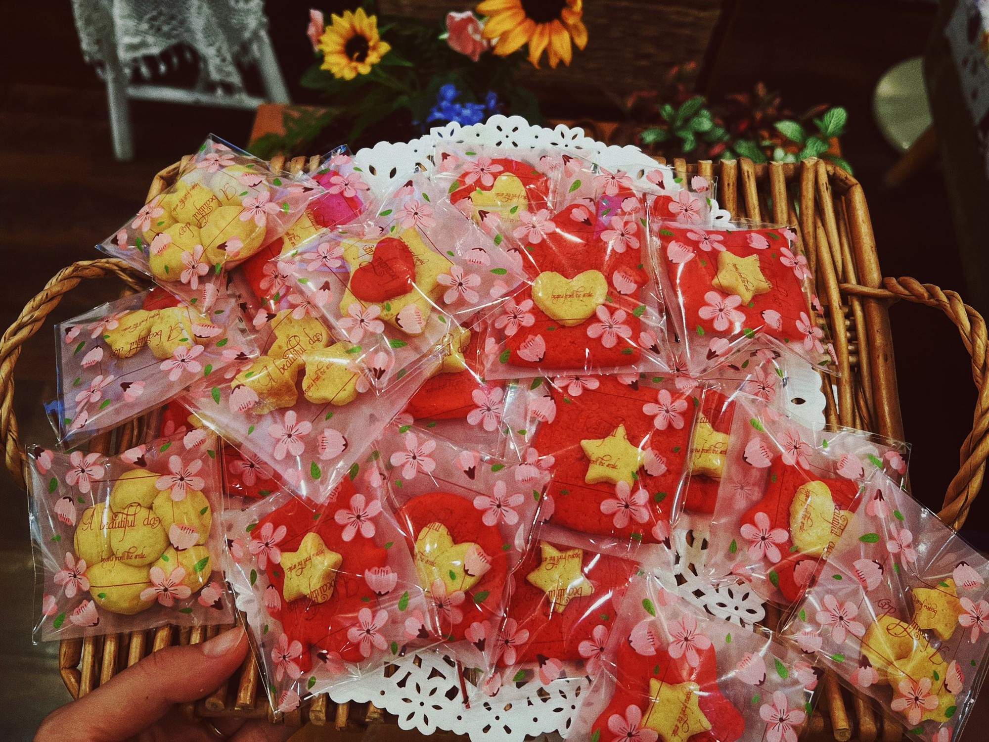 Vào bếp làm bánh cờ Tổ Quốc đón 2/9 cùng bé, gieo tình yêu nước cho con từ căn bếp nhỏ của gia đình- Ảnh 3. Vào bếp làm bánh cờ Tổ Quốc đón 2/9 cùng bé, gieo tình yêu nước cho con từ căn bếp nhỏ của gia đình- Ảnh 3.