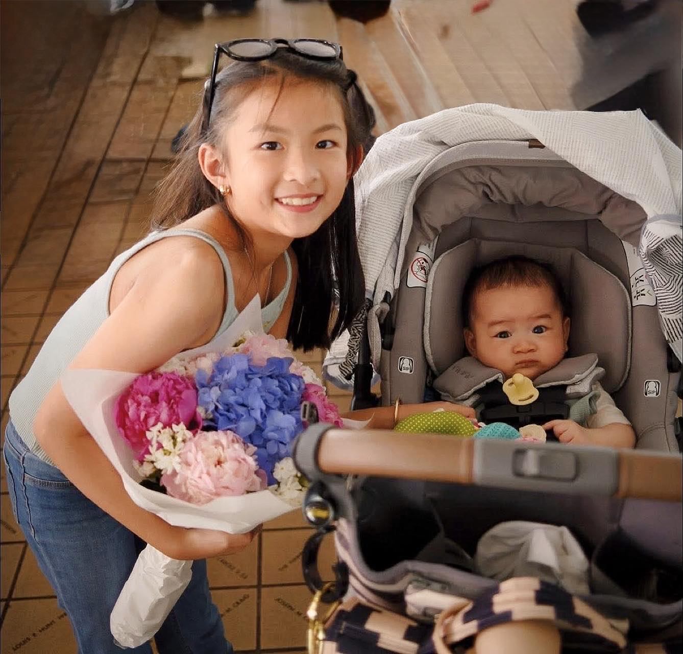 "Tủ vàng" của hot mom Yến Phương khiến hội mẹ sữa nhìn thôi đã thấy đau cái lưng, ông xã Lam Trường cũng phải lên tiếng vì xót vợ- Ảnh 1. "Tủ vàng" của hot mom Yến Phương khiến hội mẹ sữa nhìn thôi đã thấy đau cái lưng, ông xã Lam Trường cũng phải lên tiếng vì xót vợ- Ảnh 1.