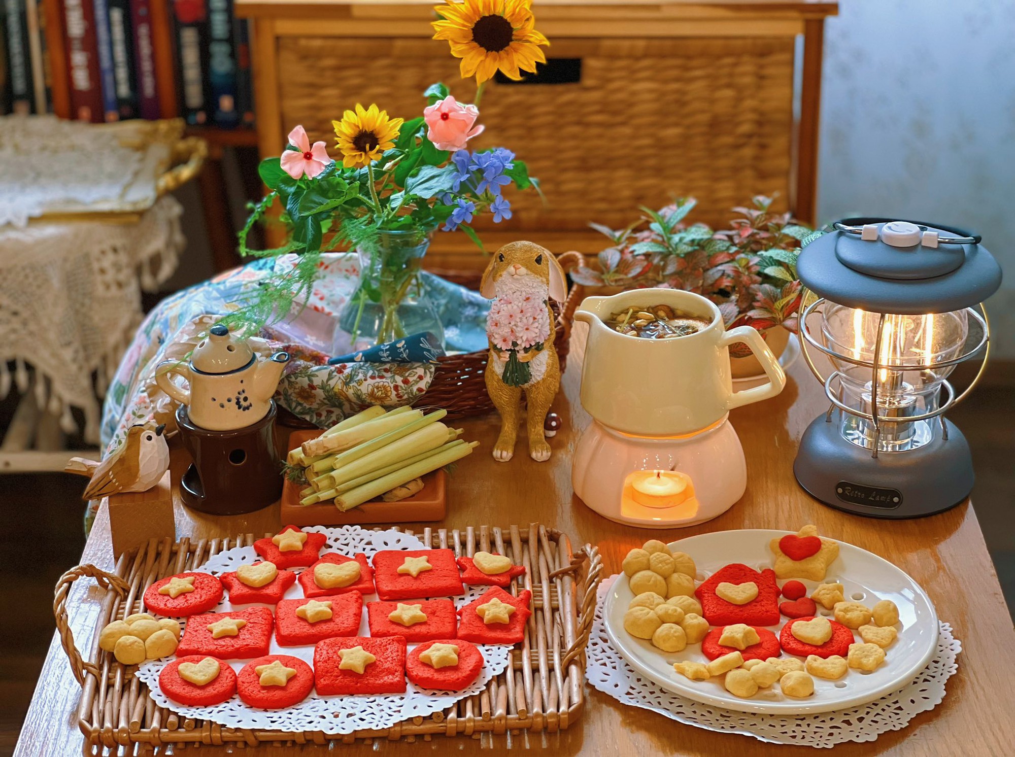 Vào bếp làm bánh cờ Tổ Quốc đón 2/9 cùng bé, gieo tình yêu nước cho con từ căn bếp nhỏ của gia đình- Ảnh 1. Vào bếp làm bánh cờ Tổ Quốc đón 2/9 cùng bé, gieo tình yêu nước cho con từ căn bếp nhỏ của gia đình- Ảnh 1.