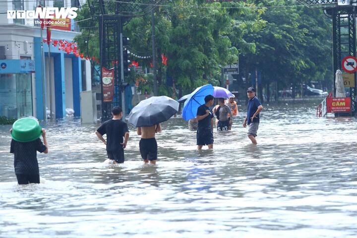 Biển Đông sắp đón áp thấp nhiệt đới, có thể gây mưa dịp Quốc khánh 2/9 - Ảnh 2. Biển Đông sắp đón áp thấp nhiệt đới, có thể gây mưa dịp Quốc khánh 2/9 - Ảnh 2.