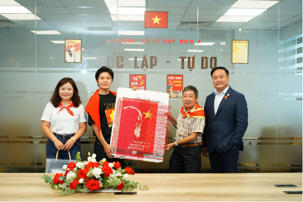 Aristino lan tỏa tinh thần dân tộc qua thời trang và hoạt động cộng đồng - Ảnh 1.