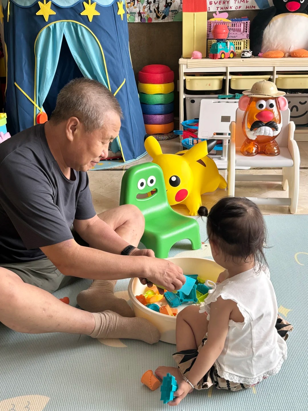 Ông bà có 3 điểm này con cháu vừa sinh ra đã đứng sẵn ở "vạch đích"- Ảnh 1. Ông bà có 3 điểm này con cháu vừa sinh ra đã đứng sẵn ở "vạch đích"- Ảnh 1.