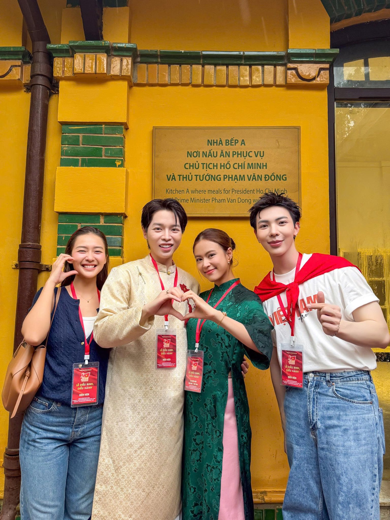 Hoàng Thuỳ Linh công khai xuất hiện bên Đen Vâu - Ảnh 4. Hoàng Thuỳ Linh công khai xuất hiện bên Đen Vâu - Ảnh 4.