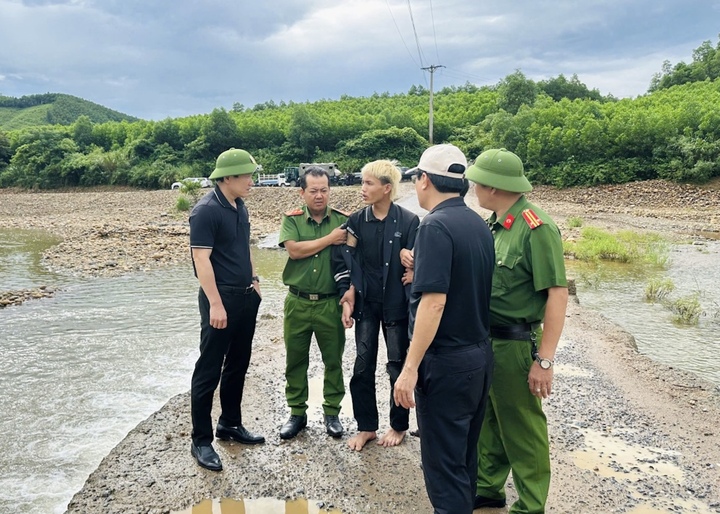 Nam thanh niên ở miền núi Quảng Trị bị bắn chết: Bắt 4 người liên quan - Ảnh 2. Nam thanh niên ở miền núi Quảng Trị bị bắn chết: Bắt 4 người liên quan - Ảnh 2.