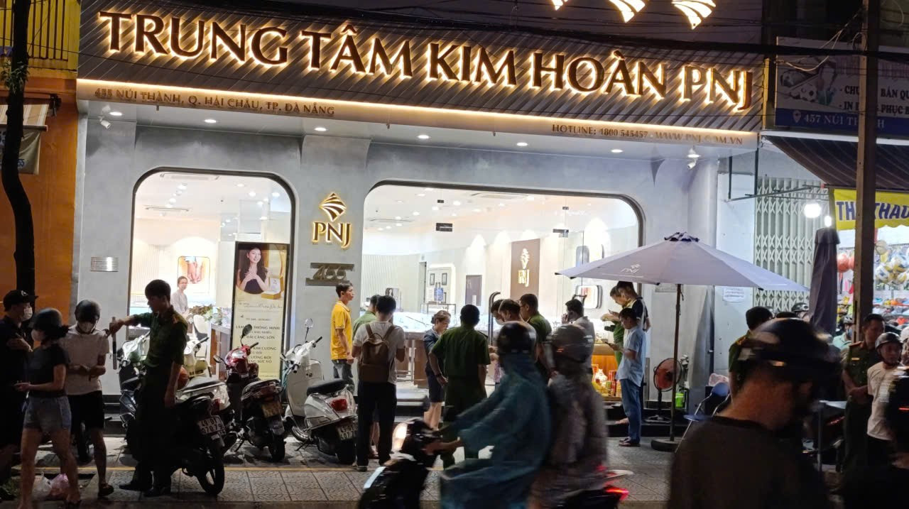 Hành trình hơn 14 giờ truy bắt nghi phạm cướp cửa hàng vàng ở Đà Nẵng - Ảnh 1. Hành trình hơn 14 giờ truy bắt nghi phạm cướp cửa hàng vàng ở Đà Nẵng - Ảnh 1.