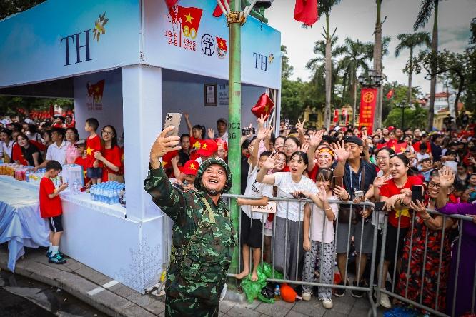 Những khoảnh khắc hạnh phúc của hòa bình tại tổng hợp luyện A80- Ảnh 6. Những khoảnh khắc hạnh phúc của hòa bình tại tổng hợp luyện A80- Ảnh 6.