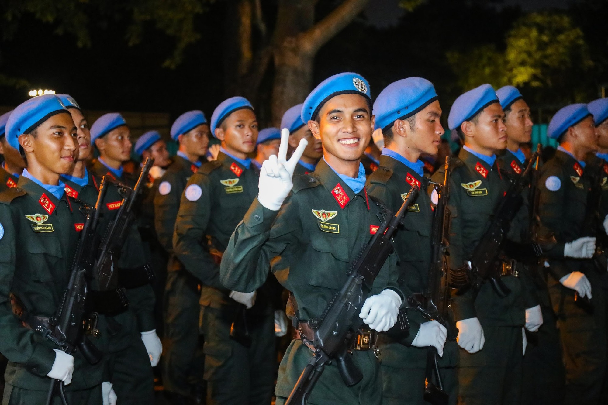 Những khoảnh khắc hạnh phúc của hòa bình tại tổng hợp luyện A80- Ảnh 8. Những khoảnh khắc hạnh phúc của hòa bình tại tổng hợp luyện A80- Ảnh 8.