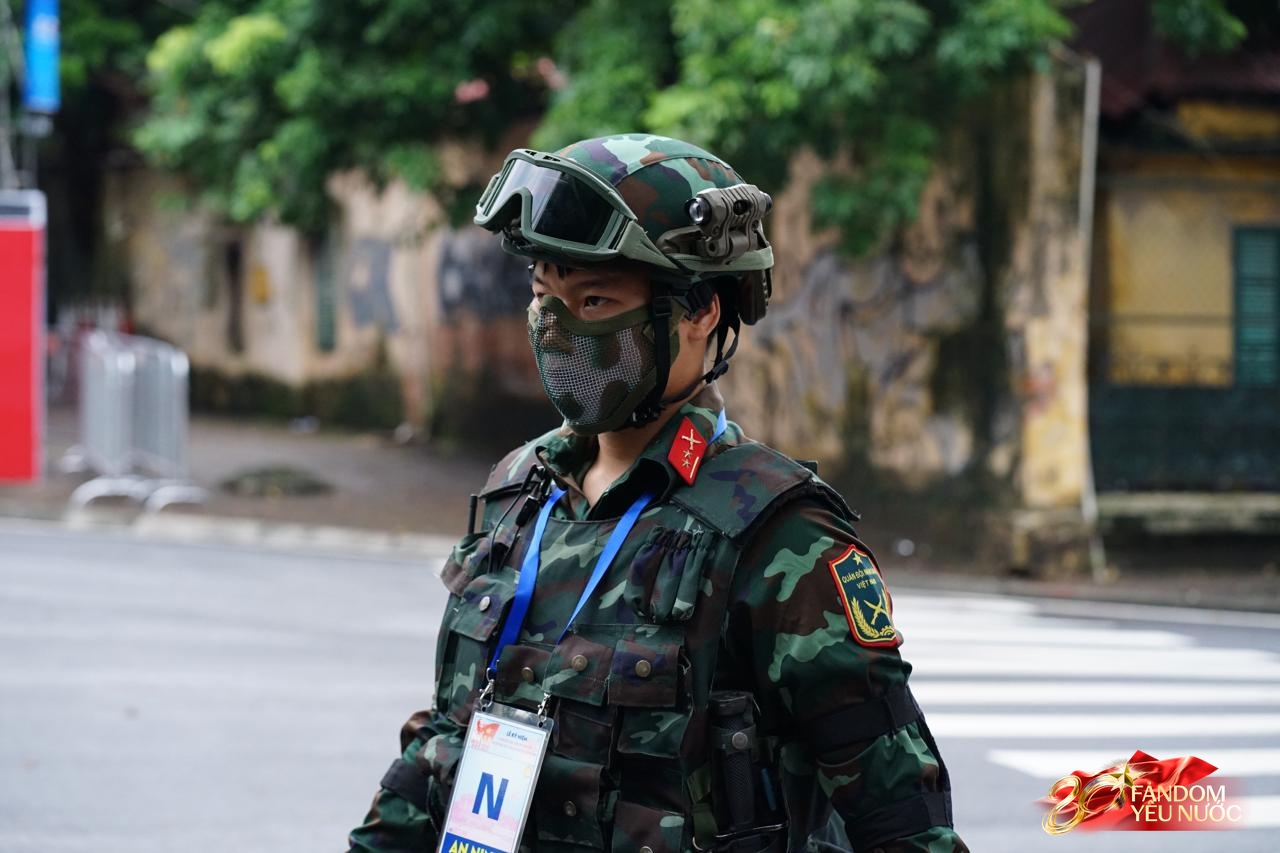 Cận cảnh lực lượng trinh sát đặc nhiệm luôn che kín mặt, âm thầm bảo vệ an ninh cho buổi sơ duyệt diễu binh diễu hành - Ảnh 4. Cận cảnh lực lượng trinh sát đặc nhiệm luôn che kín mặt, âm thầm bảo vệ an ninh cho buổi sơ duyệt diễu binh diễu hành - Ảnh 4.