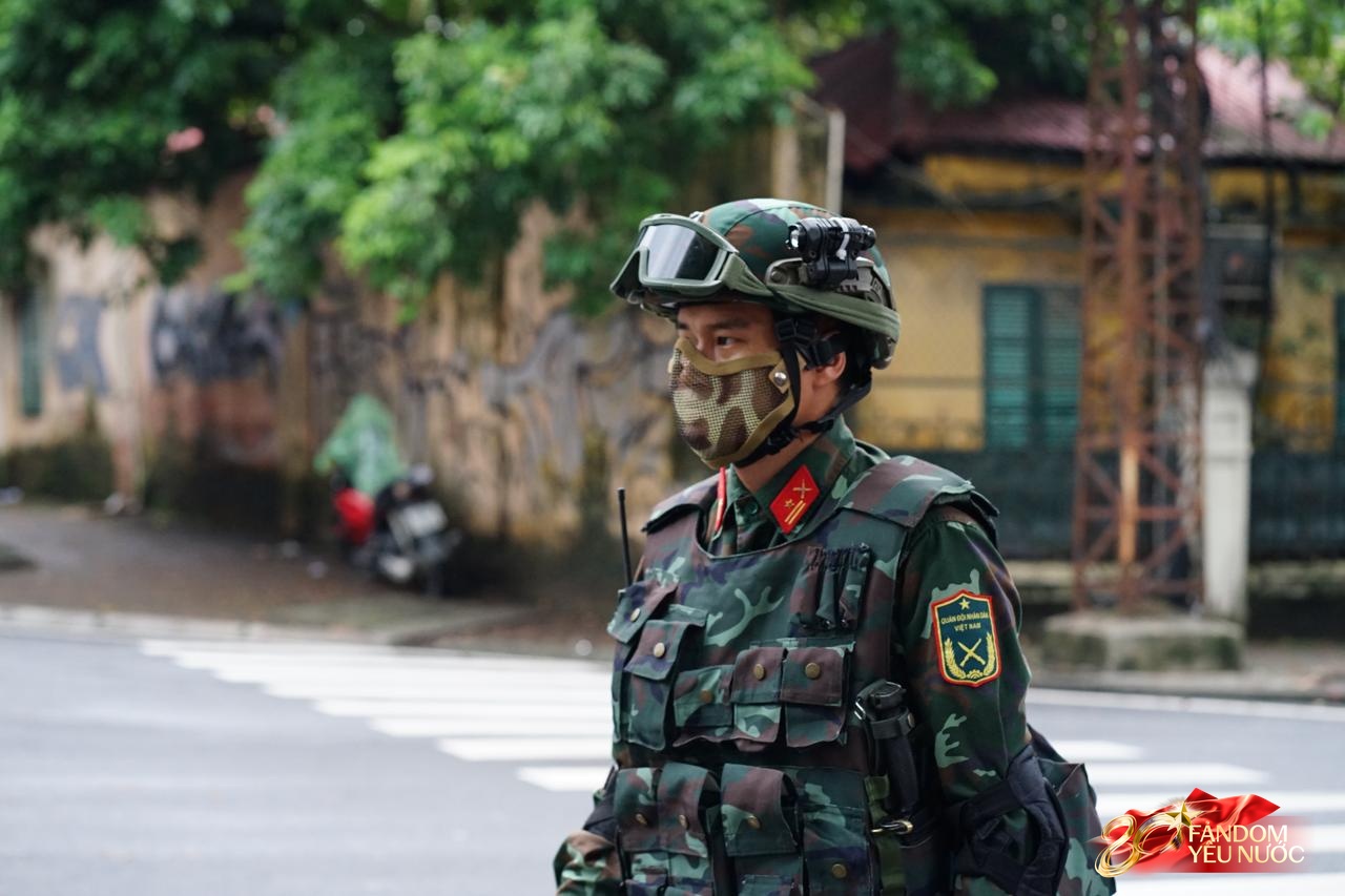 Cận cảnh lực lượng trinh sát đặc nhiệm luôn che kín mặt, âm thầm bảo vệ an ninh cho buổi sơ duyệt diễu binh diễu hành - Ảnh 3. Cận cảnh lực lượng trinh sát đặc nhiệm luôn che kín mặt, âm thầm bảo vệ an ninh cho buổi sơ duyệt diễu binh diễu hành - Ảnh 3.