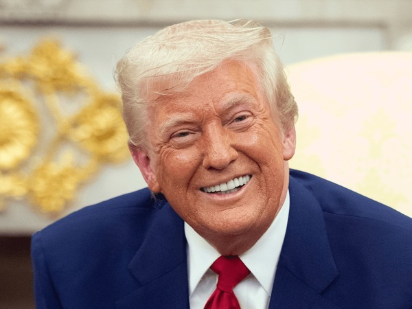 Vào mà xem cả thế giới phản ứng khi Taylor Swift lấy chồng: Tổng thống Trump và bạn trai cũ có động thái khó tin!- Ảnh 1. Vào mà xem cả thế giới phản ứng khi Taylor Swift lấy chồng: Tổng thống Trump và bạn trai cũ có động thái khó tin!- Ảnh 1.