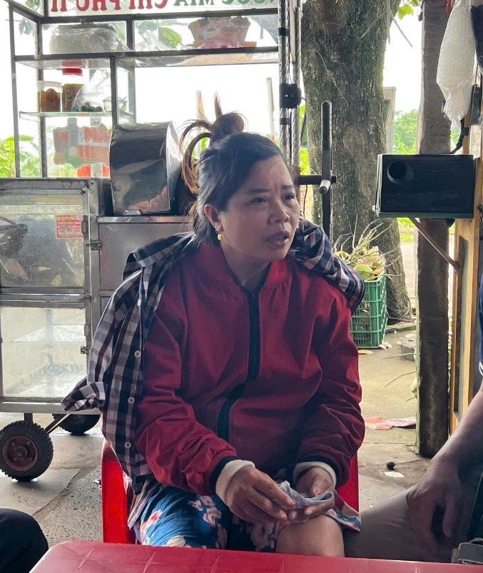 Bắt giữ nữ đối tượng chiếm đoạt 50 tờ vé số của bé trai 11 tuổi - Ảnh 1. Bắt giữ nữ đối tượng chiếm đoạt 50 tờ vé số của bé trai 11 tuổi - Ảnh 1.
